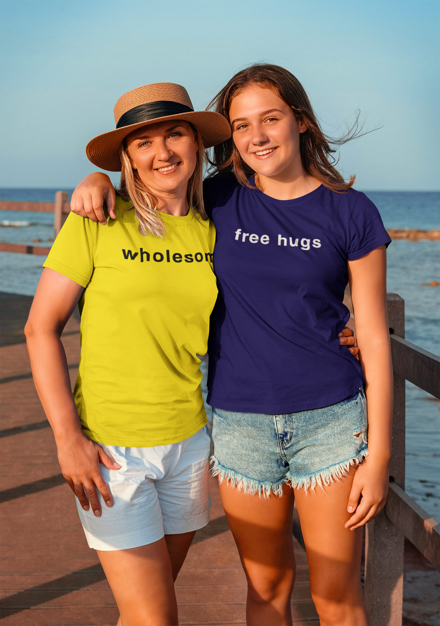 Unbranded - free hugs : Women's 100% Cotton T-Shirt